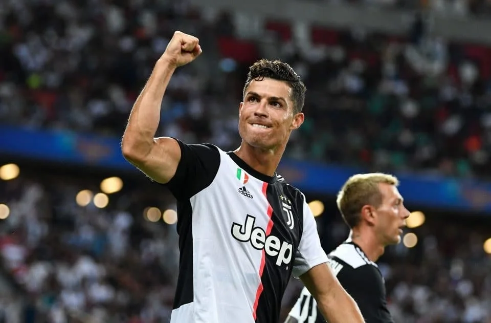 Ryan Giggs tips Ronaldo to play until 40