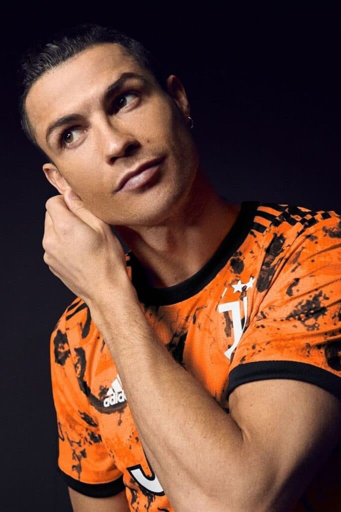 Cristiano Ronaldo Unveils Juventus' Third Kit