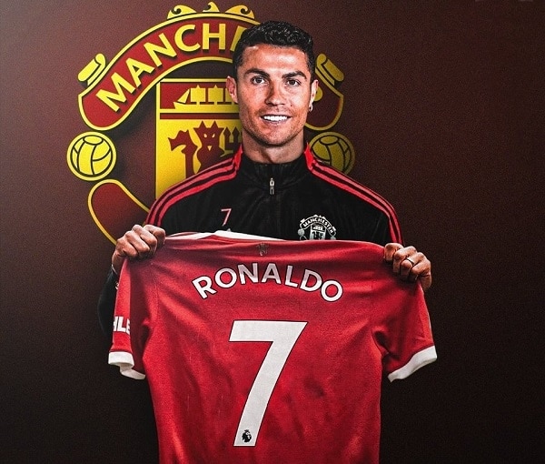 Manchester United Offers Ronaldo his Favorite Jersey Number